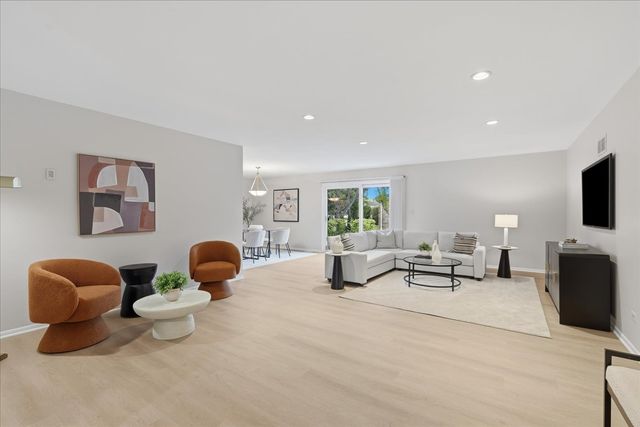 4568 Lindenwood Lane, Northbrook, IL 60062