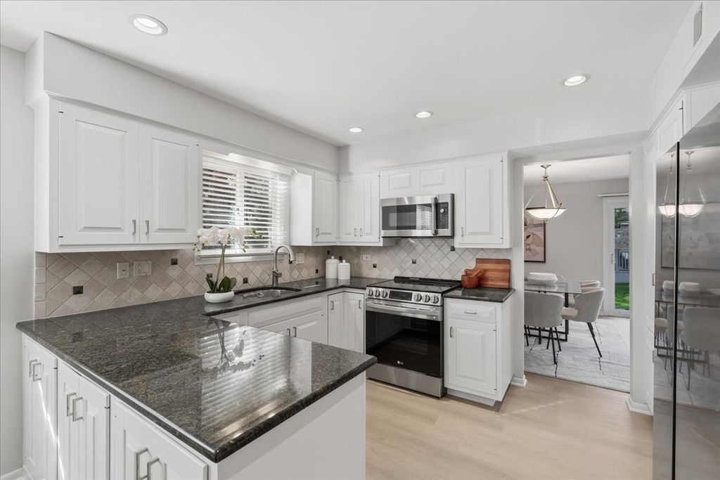 4568 Lindenwood Lane, Northbrook, IL 60062 — photo 2