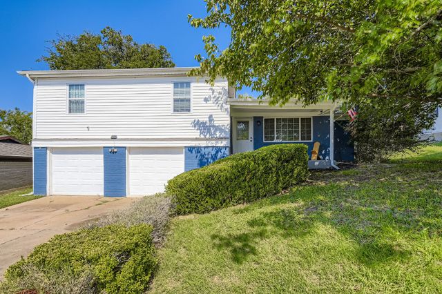 725 Pemberton Drive, White Settlement, TX 76108