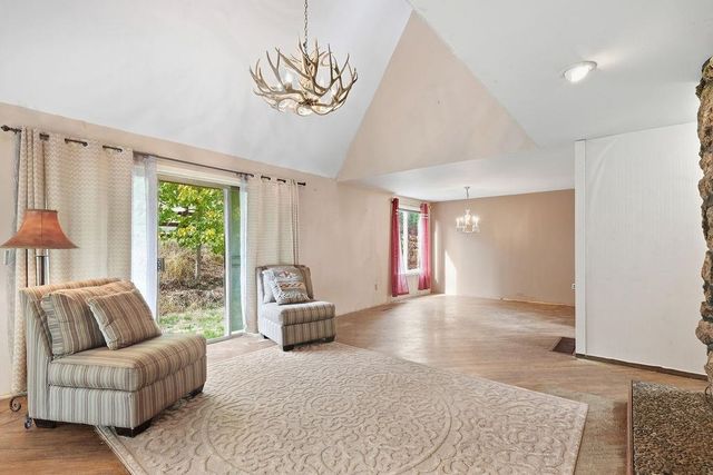 9216 Thomas Mallen Rd, Cheney, WA 99004