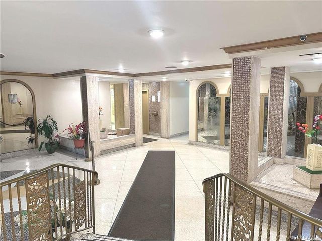 14424 37 Avenue 5, Flushing, NY 11354