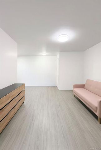 14424 37 Avenue 5, Flushing, NY 11354