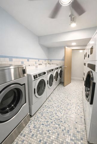 14424 37 Avenue 5, Flushing, NY 11354