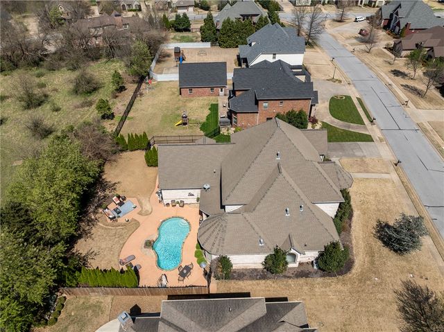 2706 S 24th Street, Rogers, AR 72758