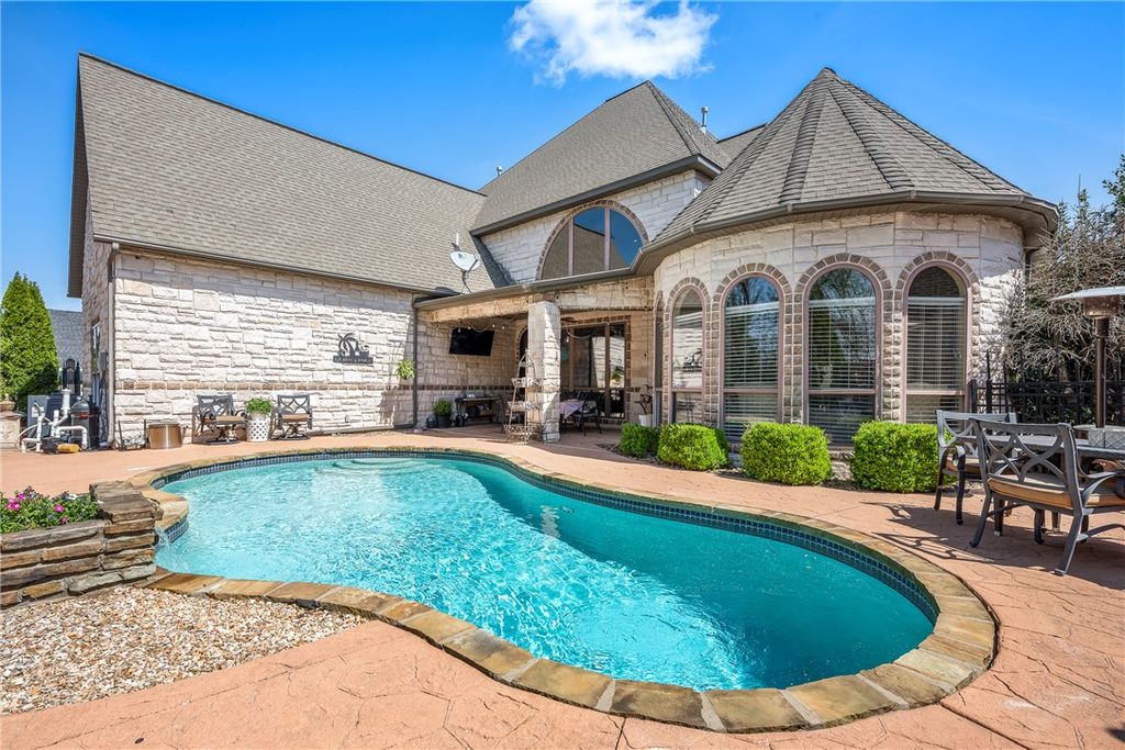 2706 S 24th Street, Rogers, AR 72758