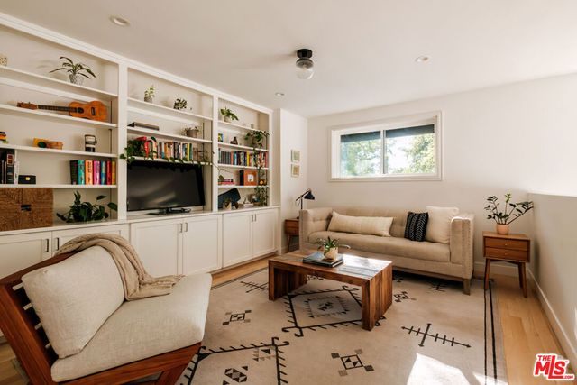 5738 Buffalo Avenue, Valley Glen, CA 91401