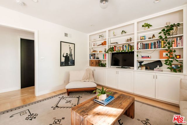 5738 Buffalo Avenue, Valley Glen, CA 91401