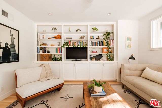 5738 Buffalo Avenue, Valley Glen, CA 91401