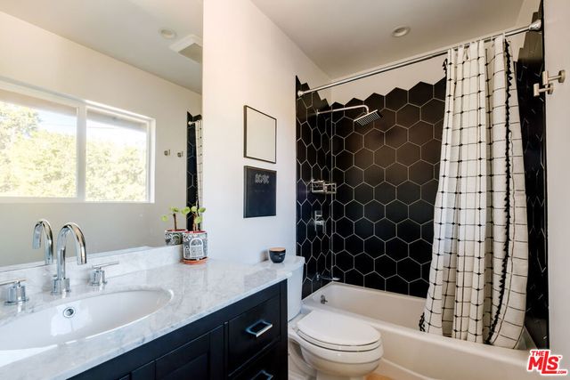 5738 Buffalo Avenue, Valley Glen, CA 91401