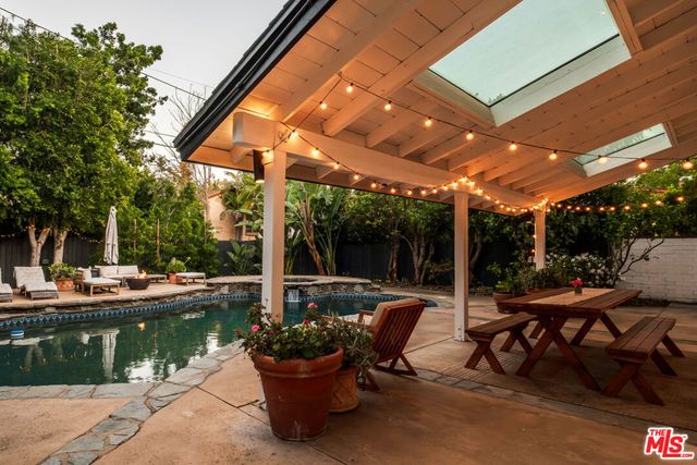 5738 Buffalo Avenue, Valley Glen, CA 91401