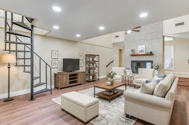 109 Timber Ridge Circle, Burleson, TX 76028