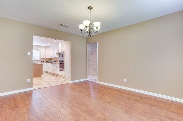 109 Timber Ridge Circle, Burleson, TX 76028