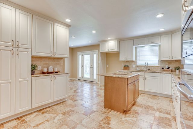 109 Timber Ridge Circle, Burleson, TX 76028