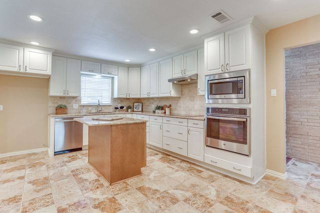 109 Timber Ridge Circle, Burleson, TX 76028