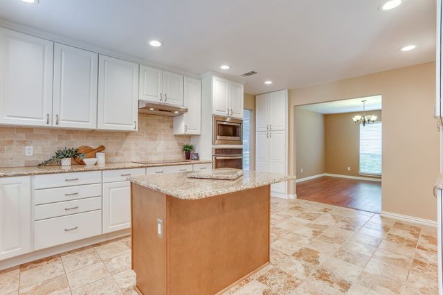 109 Timber Ridge Circle, Burleson, TX 76028