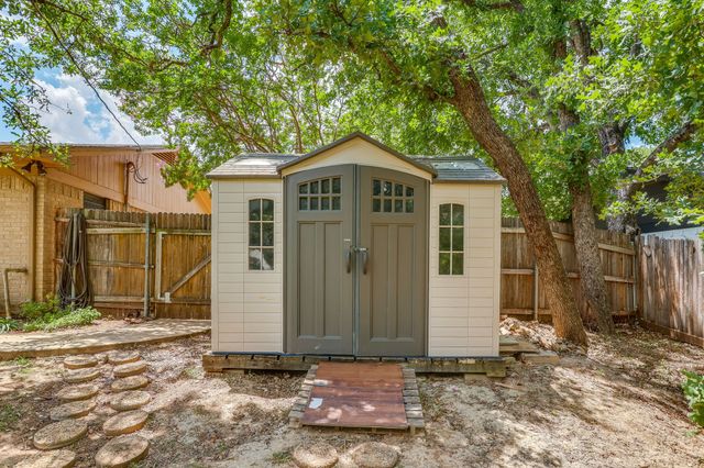 109 Timber Ridge Circle, Burleson, TX 76028