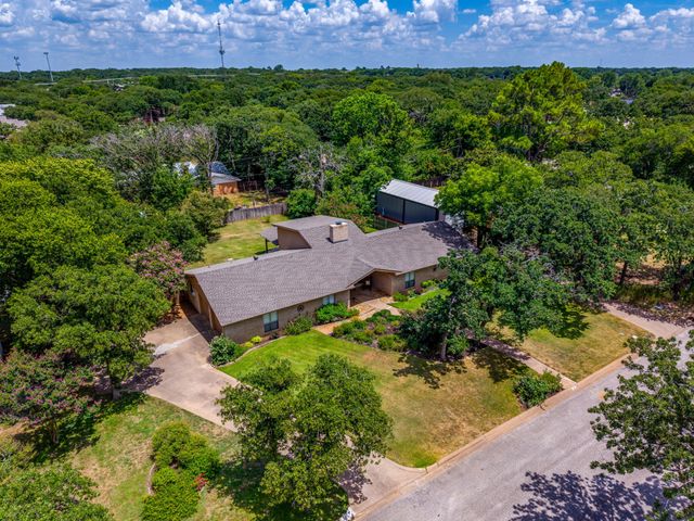 109 Timber Ridge Circle, Burleson, TX 76028