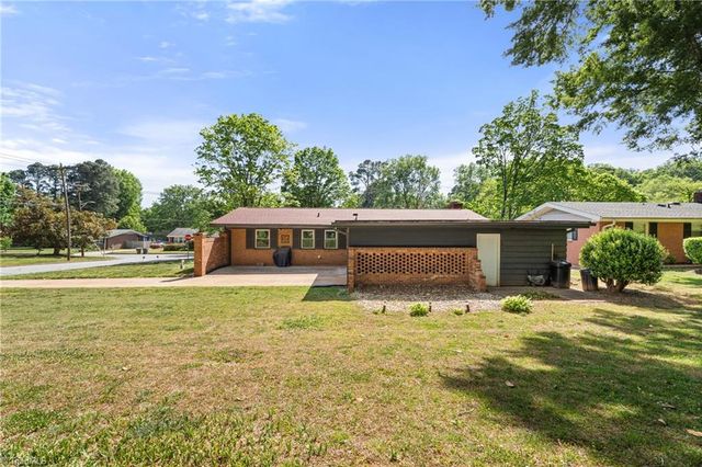 4918 Starmount Drive, Greensboro, NC 27410