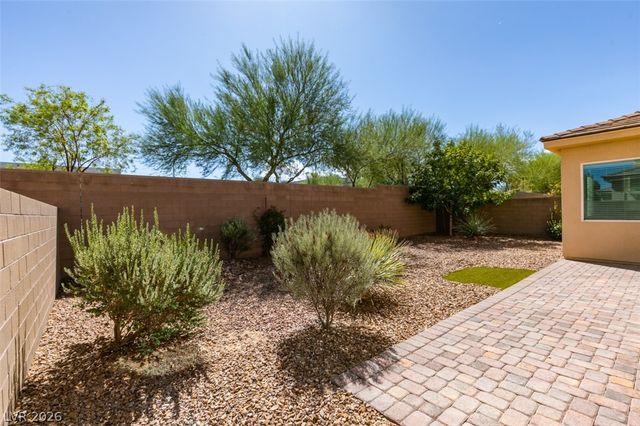 8575 Old Daylily Lane, Las Vegas, NV 89113