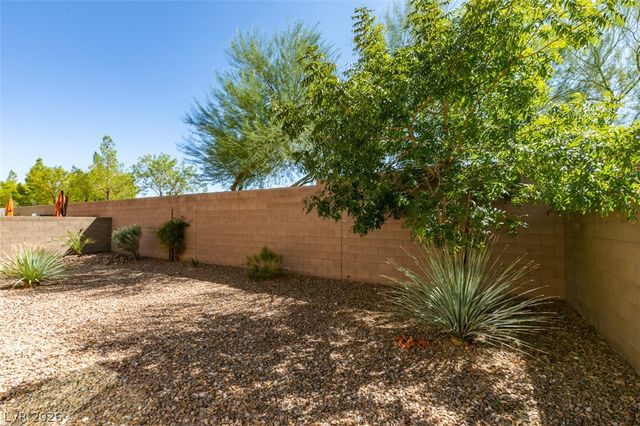8575 Old Daylily Lane, Las Vegas, NV 89113