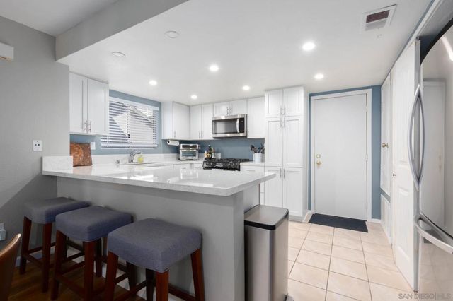 106 Mangano Cir, Encinitas, CA 92024