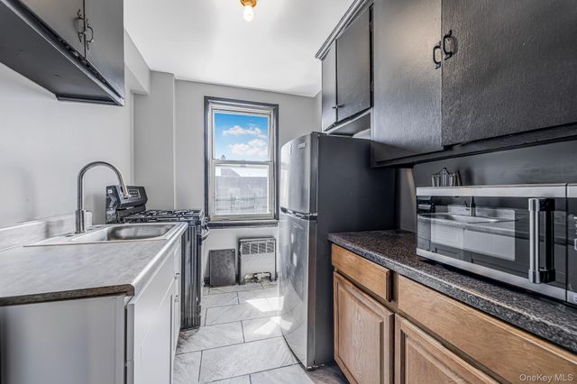 150 Ravine Avenue 3B, Yonkers, NY 10701