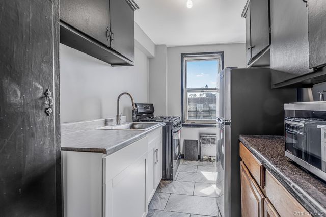 150 Ravine Avenue 3B, Yonkers, NY 10701