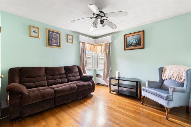 101 Kenberma St, Hull, MA 02045