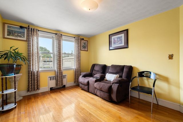 101 Kenberma St, Hull, MA 02045