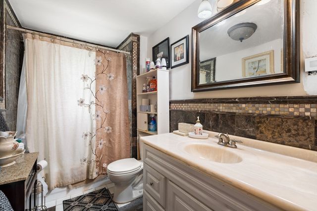 101 Kenberma St, Hull, MA 02045