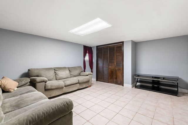 101 Kenberma St, Hull, MA 02045