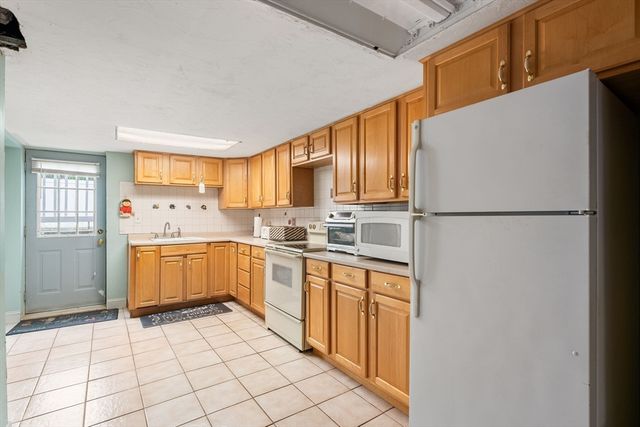 101 Kenberma St, Hull, MA 02045