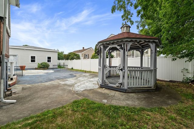 101 Kenberma St, Hull, MA 02045