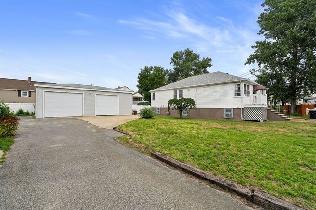 101 Kenberma St, Hull, MA 02045