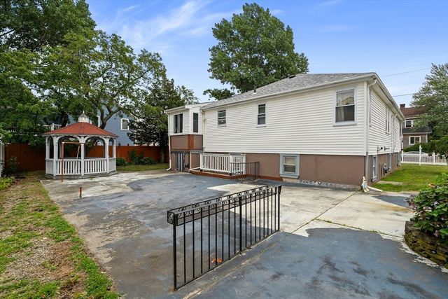 101 Kenberma St, Hull, MA 02045