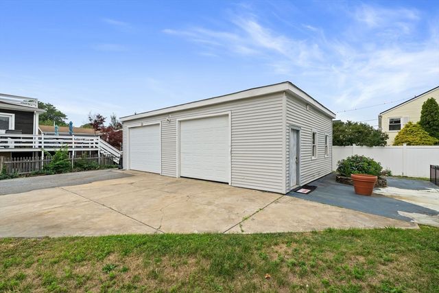 101 Kenberma St, Hull, MA 02045