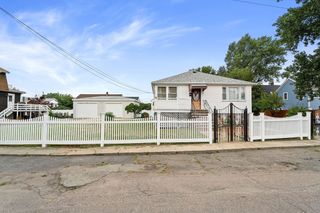 101 Kenberma St, Hull, MA 02045