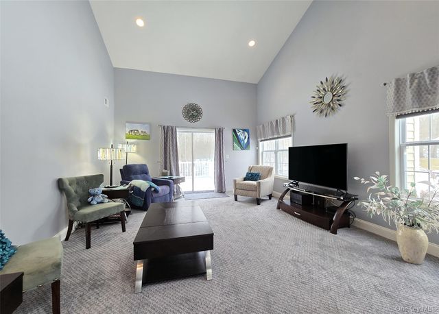 120 Kettles Lane, Medford, NY 11763