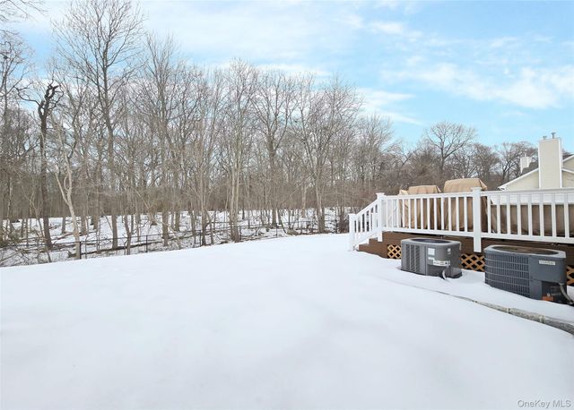 120 Kettles Lane, Medford, NY 11763