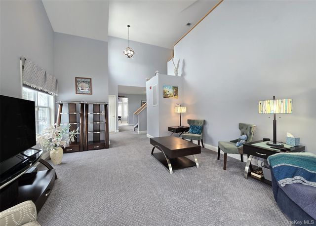 120 Kettles Lane, Medford, NY 11763