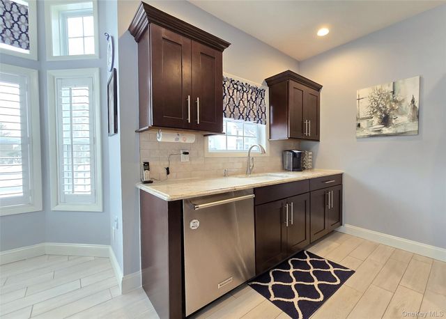 120 Kettles Lane, Medford, NY 11763