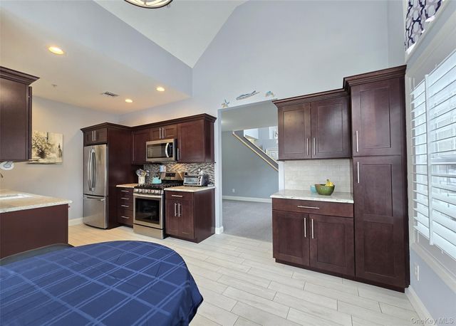 120 Kettles Lane, Medford, NY 11763