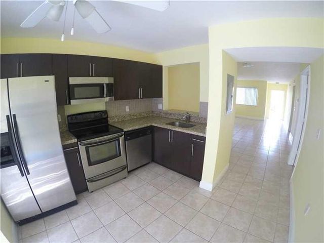 4785 SW 62nd Avenue 102, Davie, FL 33314