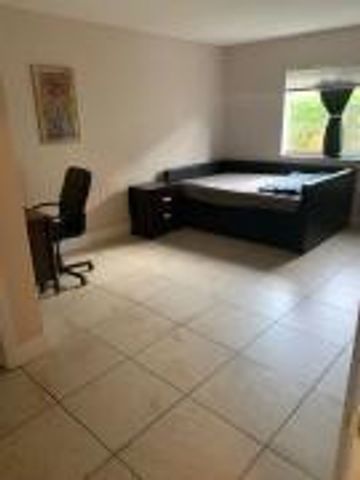 4785 SW 62nd Avenue 102, Davie, FL 33314