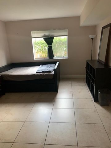 4785 SW 62nd Avenue 102, Davie, FL 33314