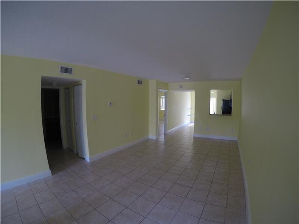 4785 SW 62nd Avenue 102, Davie, FL 33314