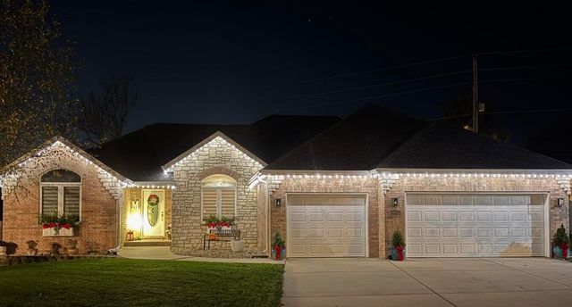 3645 N Oak Point Avenue, Springfield, MO 65803