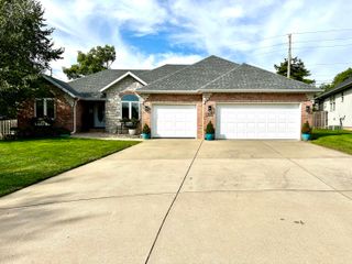 3645 North Oak Point Avenue, Springfield, MO 65803