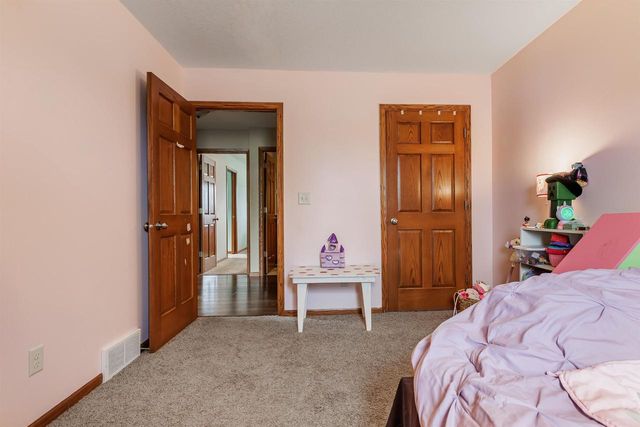 1118 Newport Lane, Holmen, WI 54636