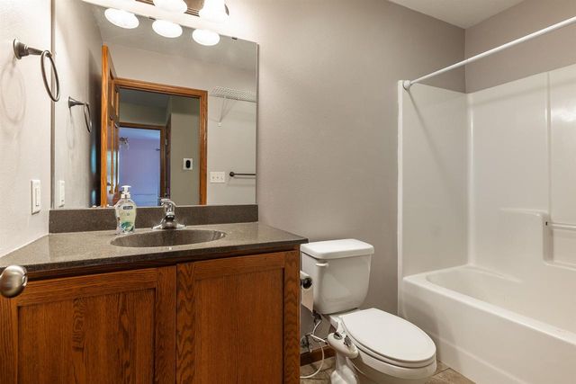 1118 Newport Lane, Holmen, WI 54636